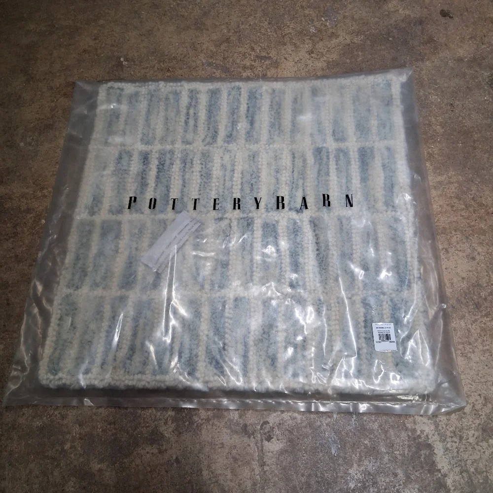 NWT Pottery Barn Capitola Hand-Tufted Wool Rug 18